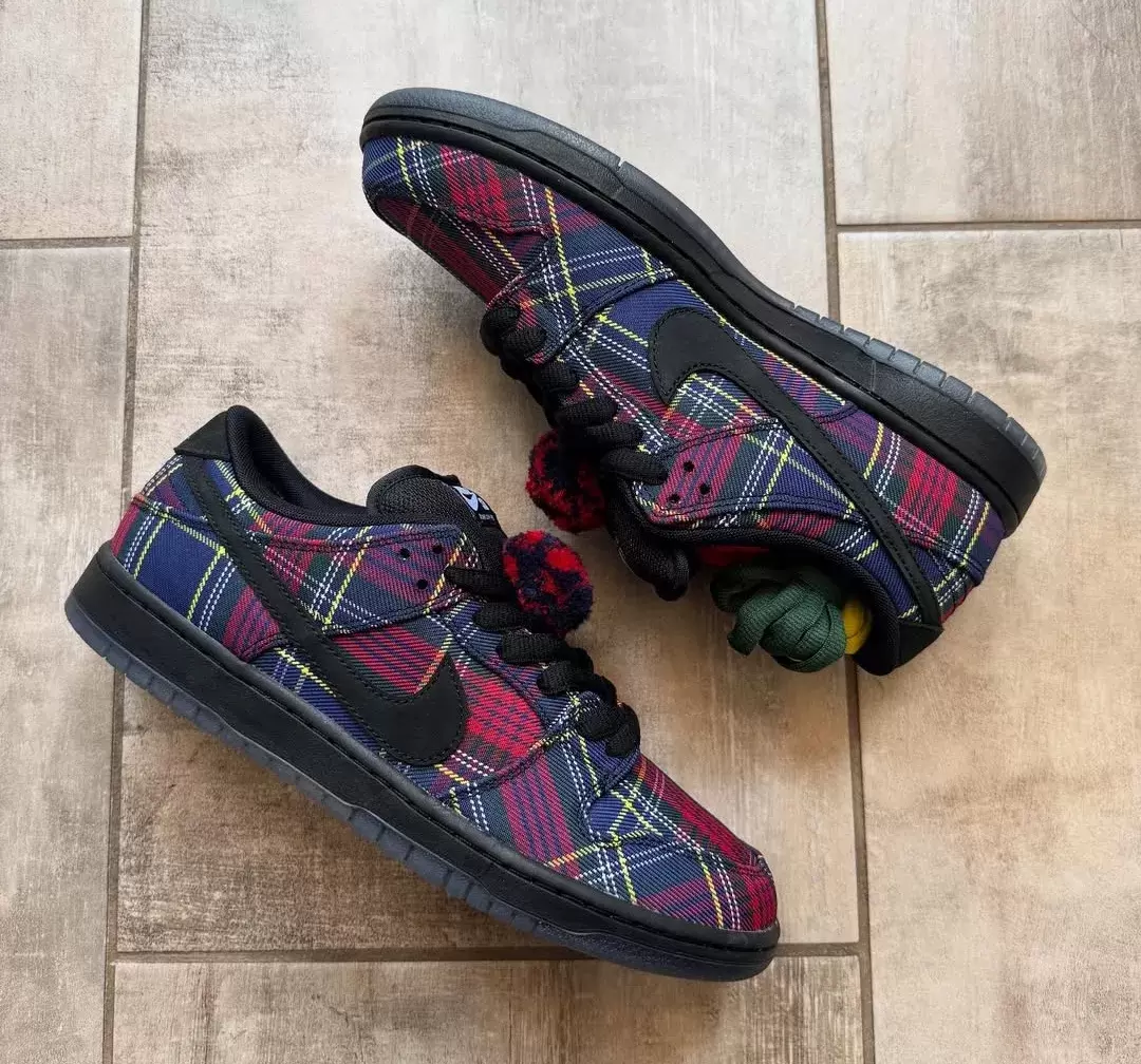 Nardwuar x Nike SB Dunk Low "格子呢 "2025 年假日發佈 Nike SB Dunk Low, Nike SB, Nike - Nardwuar x Nike SB Dunk Low "格子呢 "2025 年假日發佈