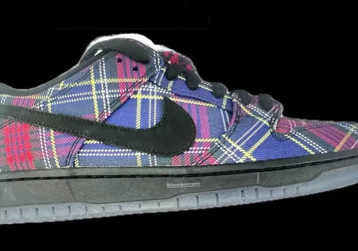 Nardwuar x Nike SB Dunk Low "格子呢 "2025 年假日發佈 Nike SB Dunk Low, Nike SB, Nike - Nardwuar x Nike SB Dunk Low "格子呢 "2025 年假日發佈