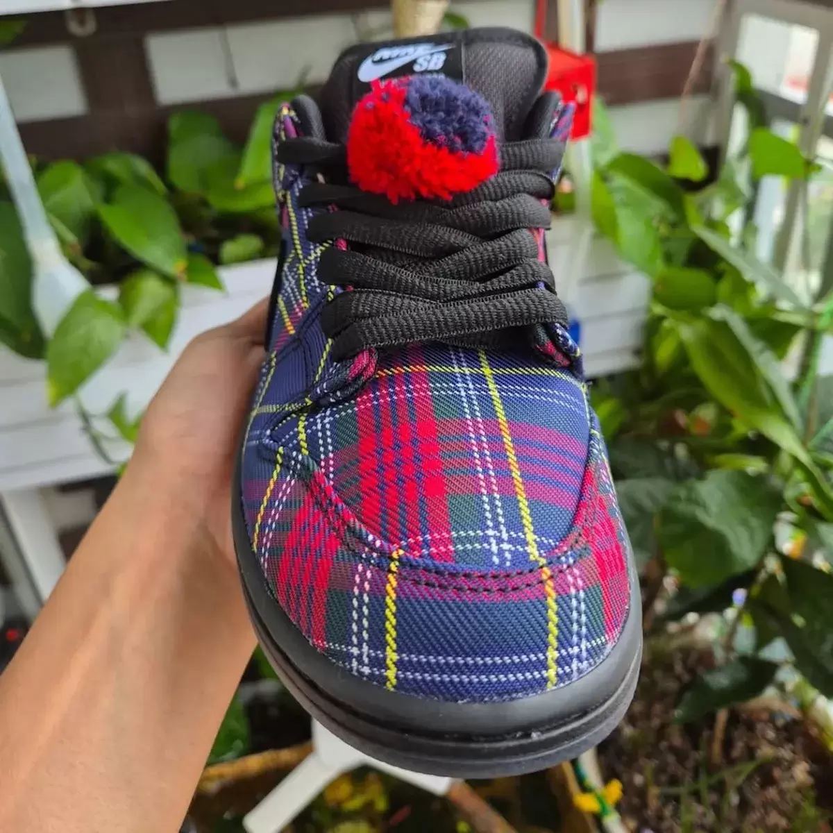 Nardwuar x Nike SB Dunk Low "格子呢 "2025 年假日發佈 Nike SB Dunk Low, Nike SB, Nike - Nardwuar x Nike SB Dunk Low "格子呢 "2025 年假日發佈