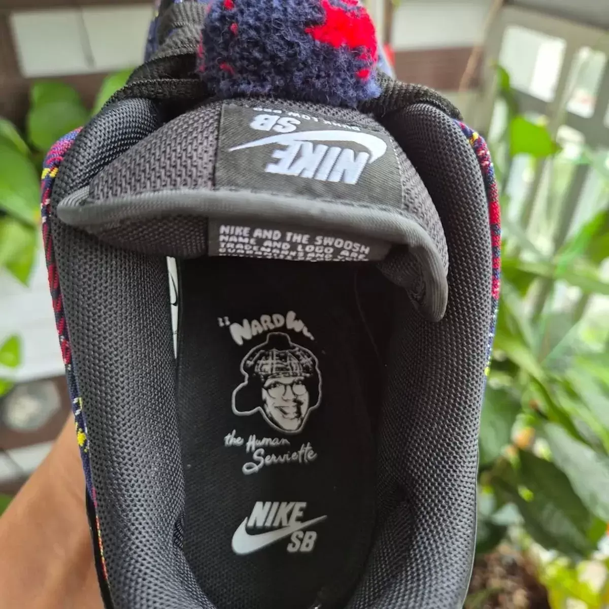 Nardwuar x Nike SB Dunk Low "格子呢 "2025 年假日發佈 Nike SB Dunk Low, Nike SB, Nike - Nardwuar x Nike SB Dunk Low "格子呢 "2025 年假日發佈