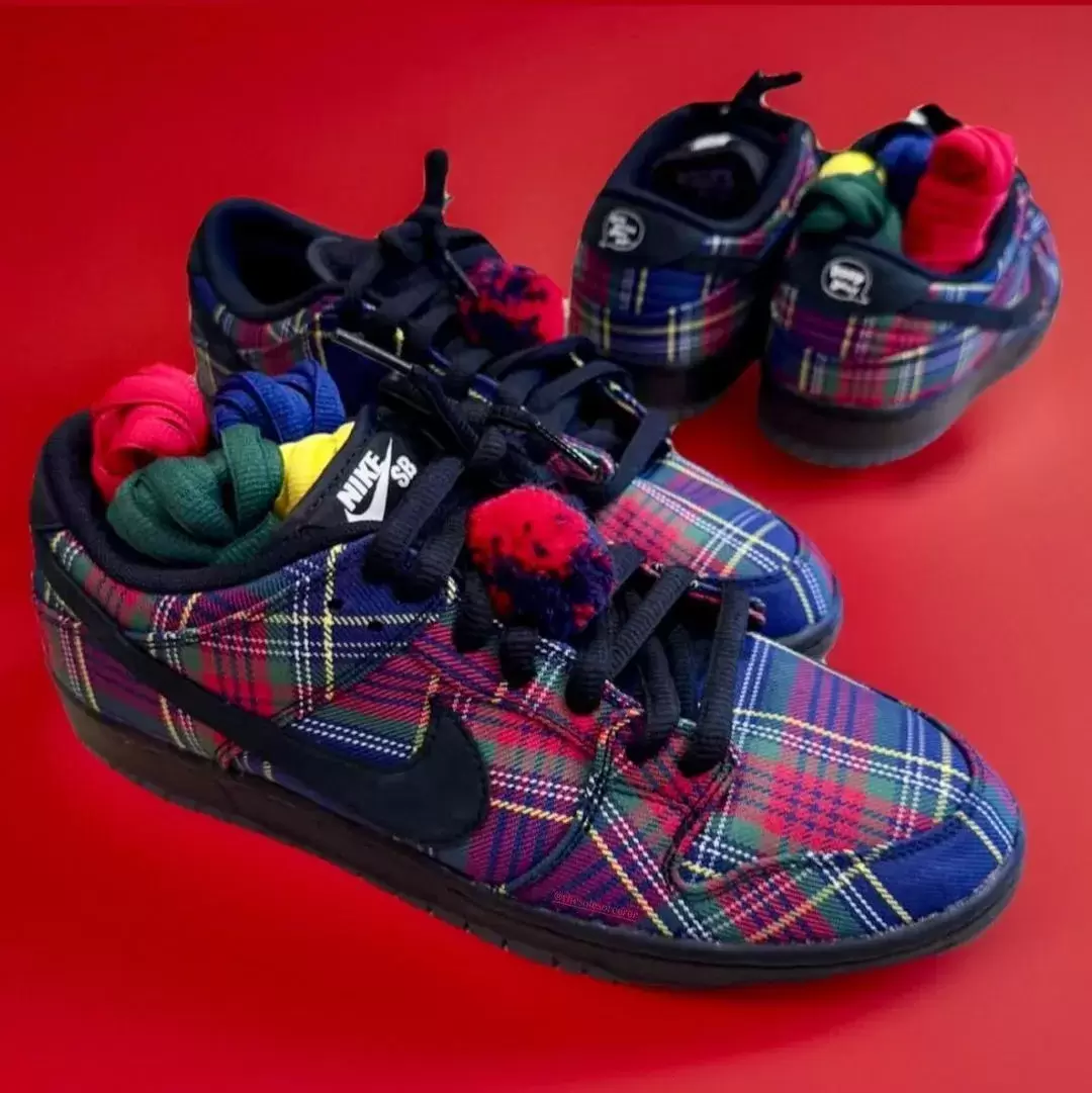 Nardwuar x Nike SB Dunk Low "格子呢 "2025 年假日發佈 Nike SB Dunk Low, Nike SB, Nike - Nardwuar x Nike SB Dunk Low "格子呢 "2025 年假日發佈