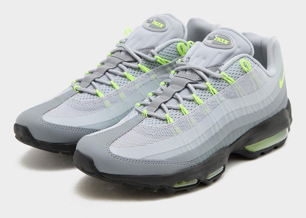 耐克 Air Max 95 Ultra 加入標志性 "霓虹 "配色系列 Nike Air Max 95, Nike Air Max, Nike - 耐克 Air Max 95 Ultra 加入標志性 "霓虹 "配色系列
