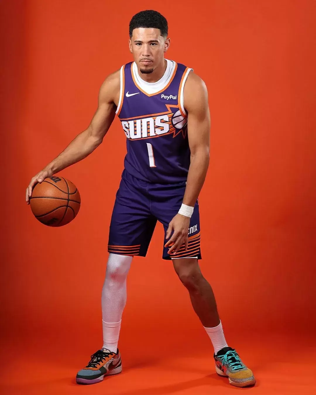 耐克第一冊 "什麼 "為布克的首個簽名系列畫上句號 Nike Book 1, Nike, Devin Booker - 耐克第一冊 "什麼 "為布克的首個簽名系列畫上句號
