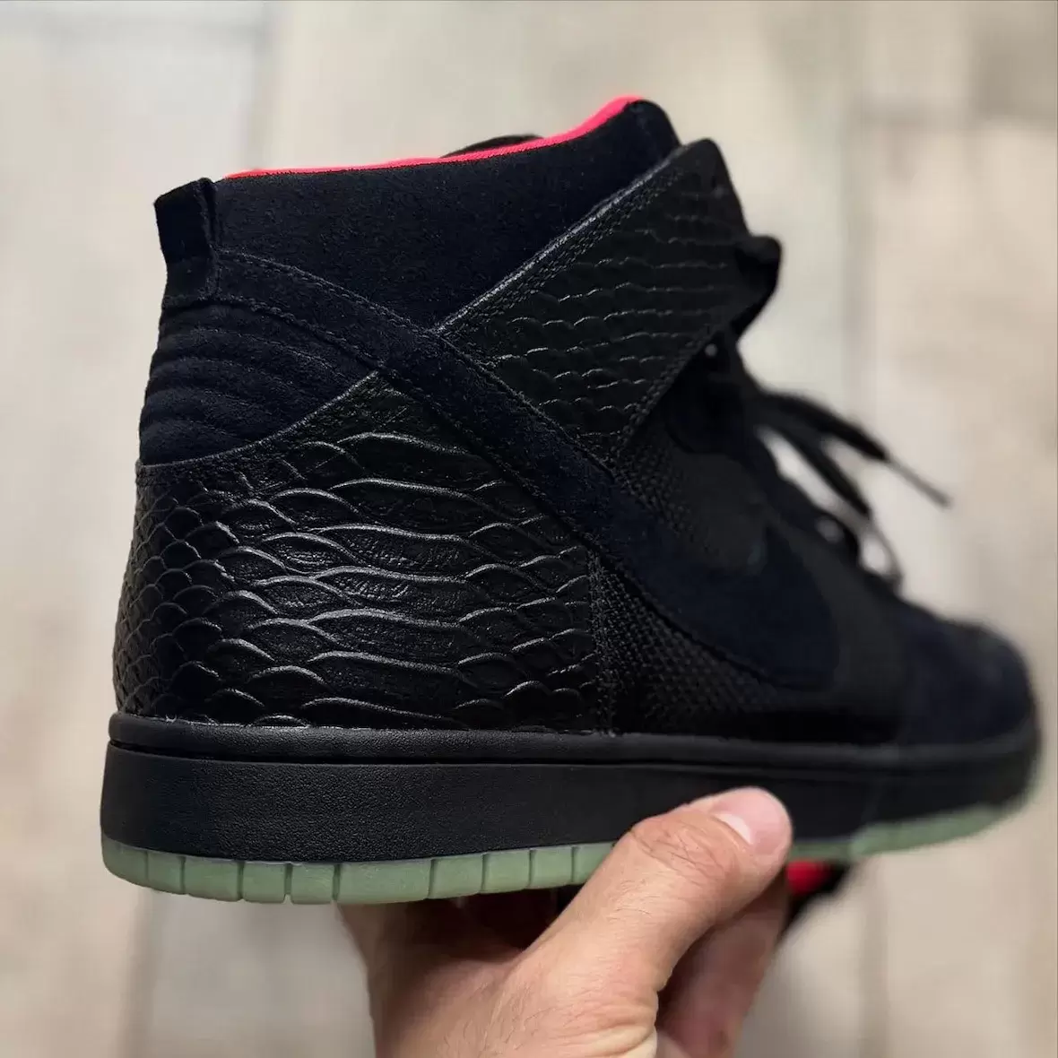 耐克 Dunk High Yeezy 2 "太陽紅 "樣品曝光 YEEZY, Nike Dunk High, Nike, Kanye West - 耐克 Dunk High Yeezy 2 "太陽紅 "樣品曝光