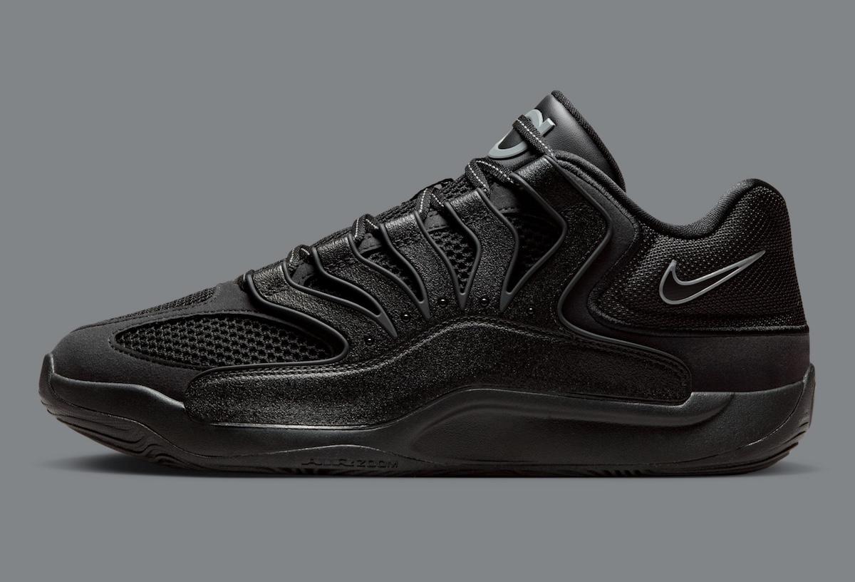 穿着耐克 KD 18 "三重黑 "在球場上馳騁 Nike KD 18, Nike - 穿着耐克 KD 18 "三重黑 "在球場上馳騁