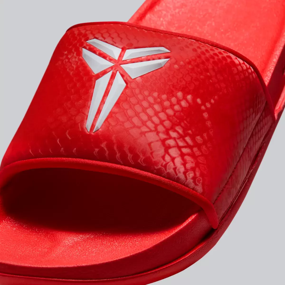耐克科比滑板 "大學紅 "2025 年 10 月發佈 Nike Kobe Slides, Nike - 耐克科比滑板 "大學紅 "2025 年 10 月發佈
