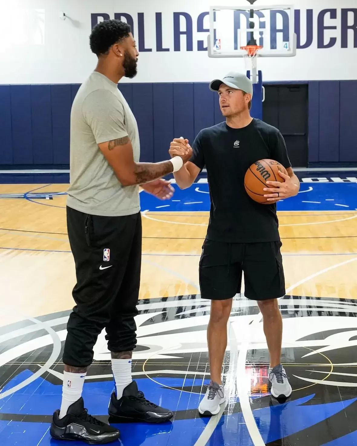 安東尼-戴維斯預覽耐克 LeBron 23 "三重黑 "版 Nike LeBron 23, Nike - 安東尼-戴維斯預覽耐克 LeBron 23 "三重黑 "版