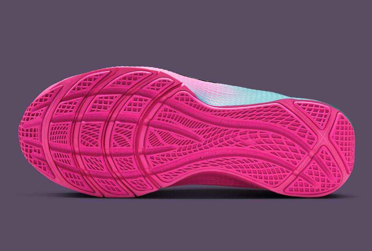 粉絲最愛的 "South Beach "出現在耐克 LeBron TR 1 上 Nike LeBron TR 1, Nike - 粉絲最愛的 "South Beach "出現在耐克 LeBron TR 1 上