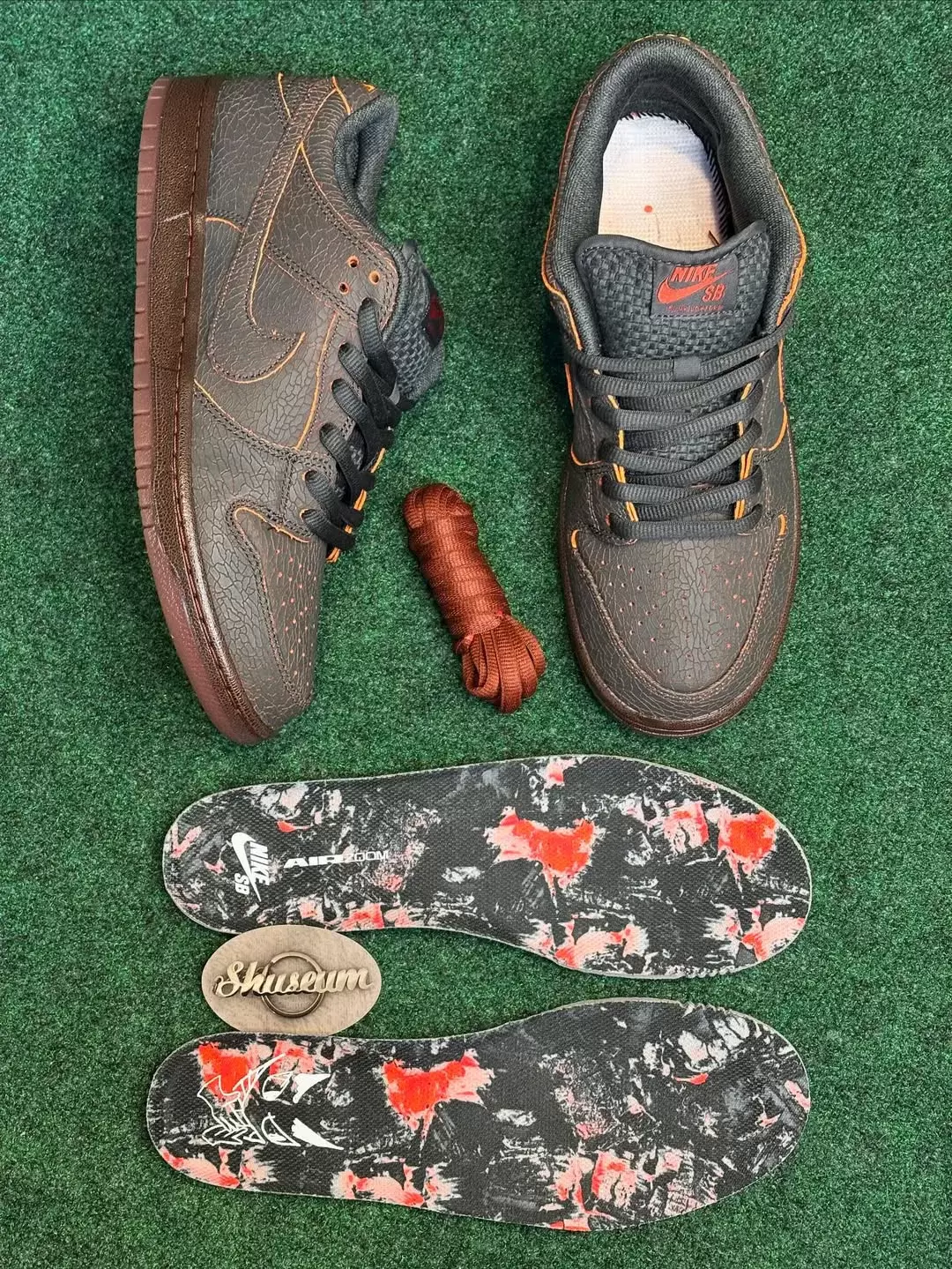 耐克 SB Dunk Low "Krampus" 2025 年假日發佈 Sneakers, Nike SB Dunk Low, Nike SB, Nike - 耐克 SB Dunk Low "Krampus" 2025 年假日發佈