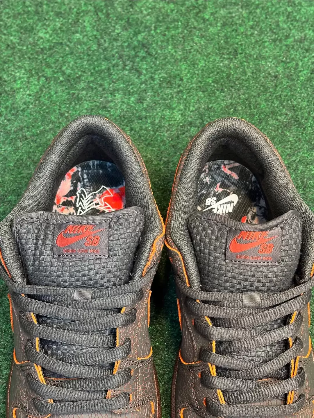 耐克 SB Dunk Low "Krampus" 2025 年假日發佈 Sneakers, Nike SB Dunk Low, Nike SB, Nike - 耐克 SB Dunk Low "Krampus" 2025 年假日發佈