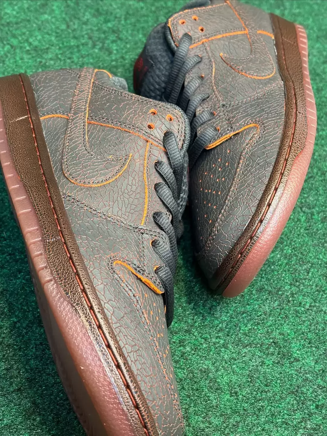 耐克 SB Dunk Low "Krampus" 2025 年假日發佈 Sneakers, Nike SB Dunk Low, Nike SB, Nike - 耐克 SB Dunk Low "Krampus" 2025 年假日發佈