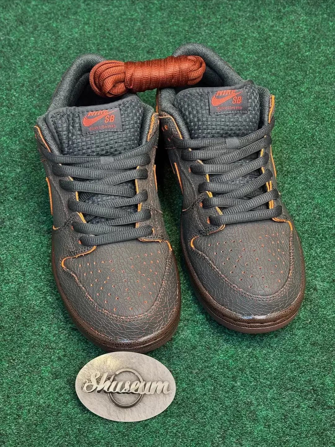 耐克 SB Dunk Low "Krampus" 2025 年假日發佈 Sneakers, Nike SB Dunk Low, Nike SB, Nike - 耐克 SB Dunk Low "Krampus" 2025 年假日發佈