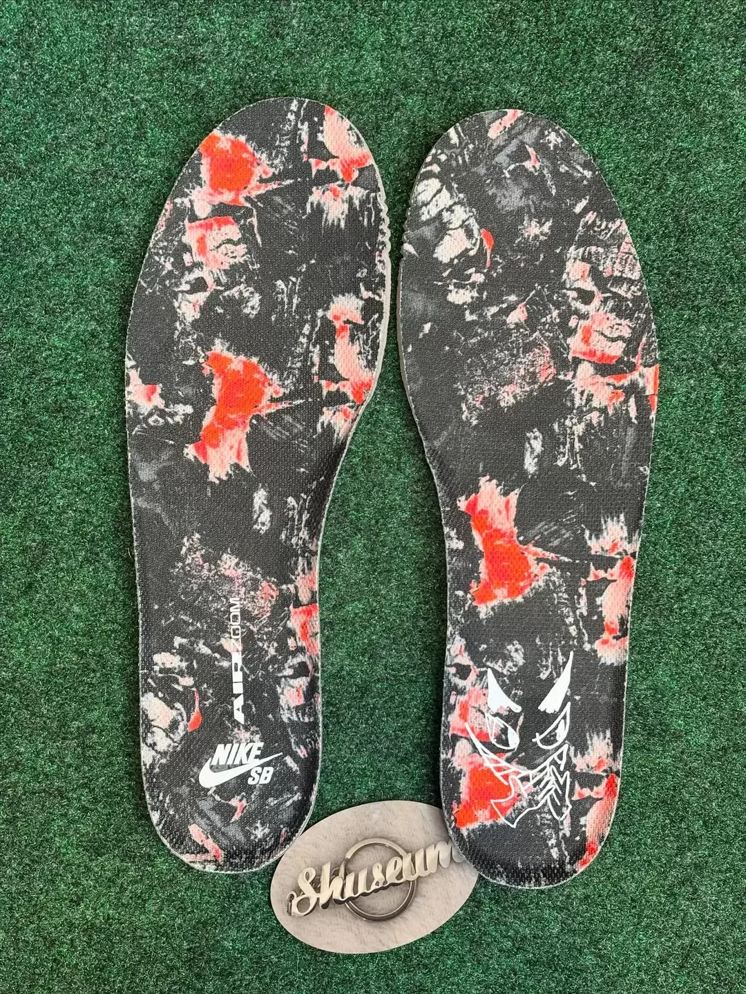 耐克 SB Dunk Low "Krampus" 2025 年假日發佈 Sneakers, Nike SB Dunk Low, Nike SB, Nike - 耐克 SB Dunk Low "Krampus" 2025 年假日發佈