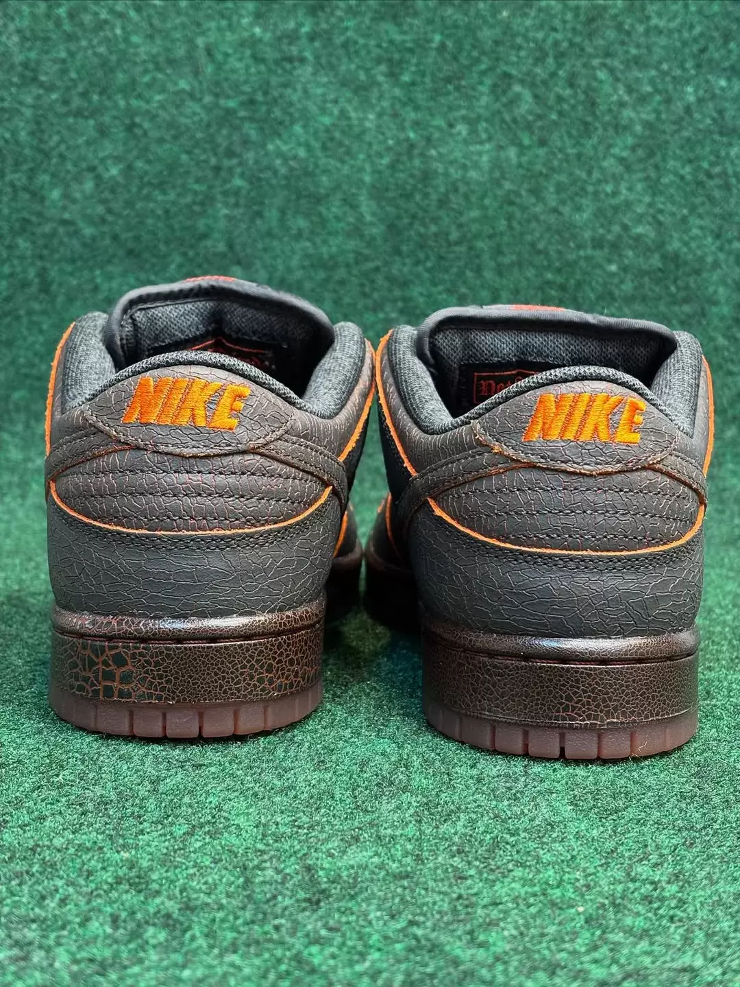 耐克 SB Dunk Low "Krampus" 2025 年假日發佈 Sneakers, Nike SB Dunk Low, Nike SB, Nike - 耐克 SB Dunk Low "Krampus" 2025 年假日發佈