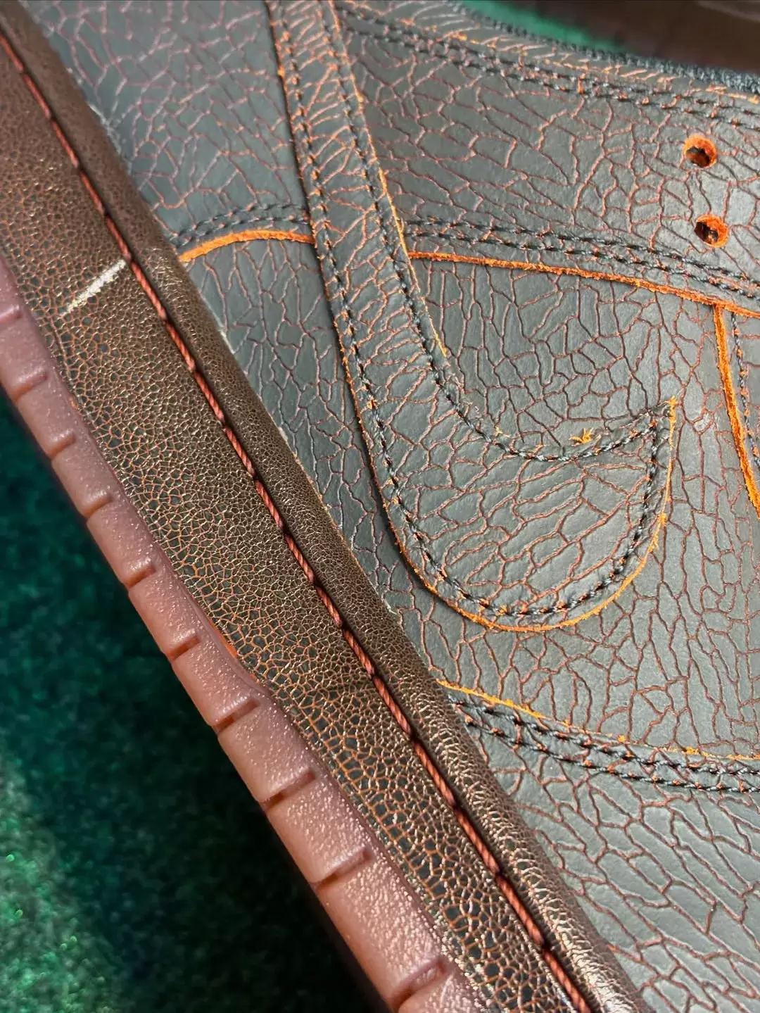 耐克 SB Dunk Low "Krampus" 2025 年假日發佈 Sneakers, Nike SB Dunk Low, Nike SB, Nike - 耐克 SB Dunk Low "Krampus" 2025 年假日發佈