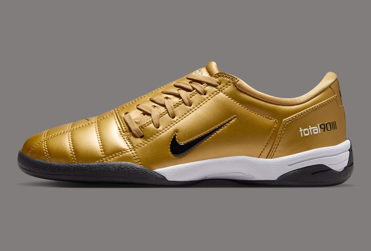 耐克 TOTAL 90 III "金屬金 "讓五人制足球在今秋重現皇家風范 Nike Total 90 III, Nike Total 90, Nike - 耐克 TOTAL 90 III "金屬金 "讓五人制足球在今秋重現皇家風范