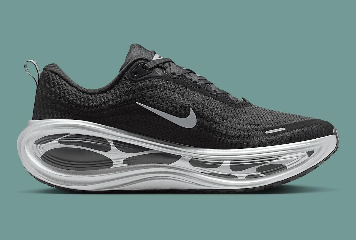 耐克 Vomero Plus "煙灰色/白色 "中底採用抽象圖案,引人注目 Nike Vomero Plus, Nike - 耐克 Vomero Plus "煙灰色/白色 "中底採用抽象圖案,引人注目