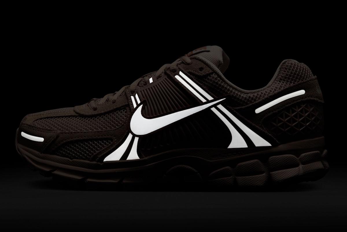 粉紅色調的耐克 Zoom Vomero 5 Nike Zoom Vomero 5, Nike - 粉紅色調的耐克 Zoom Vomero 5