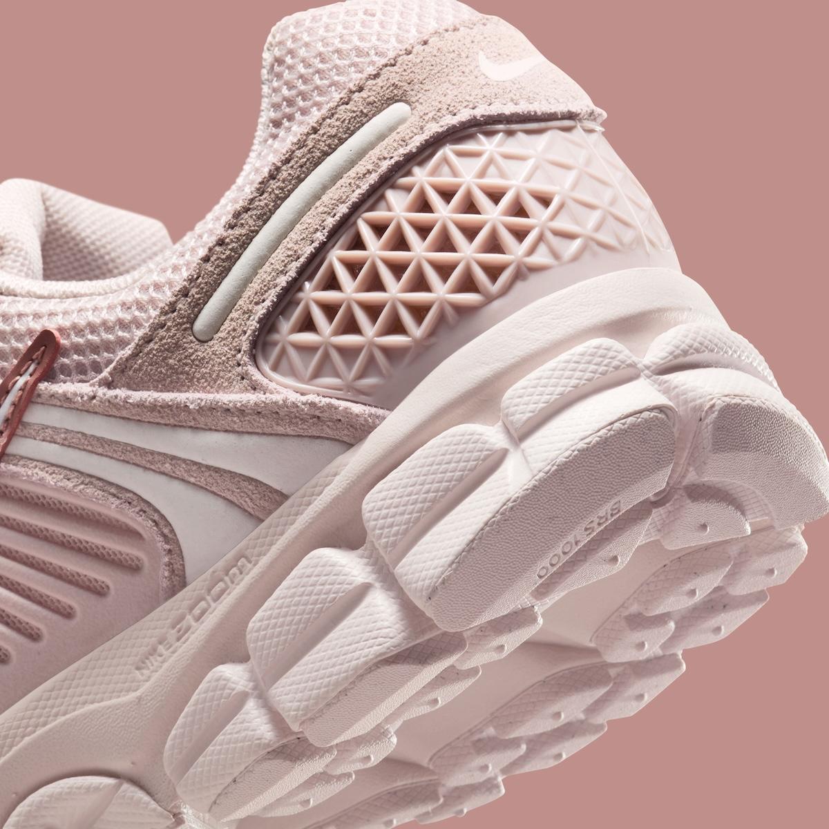 粉紅色調的耐克 Zoom Vomero 5 Nike Zoom Vomero 5, Nike - 粉紅色調的耐克 Zoom Vomero 5