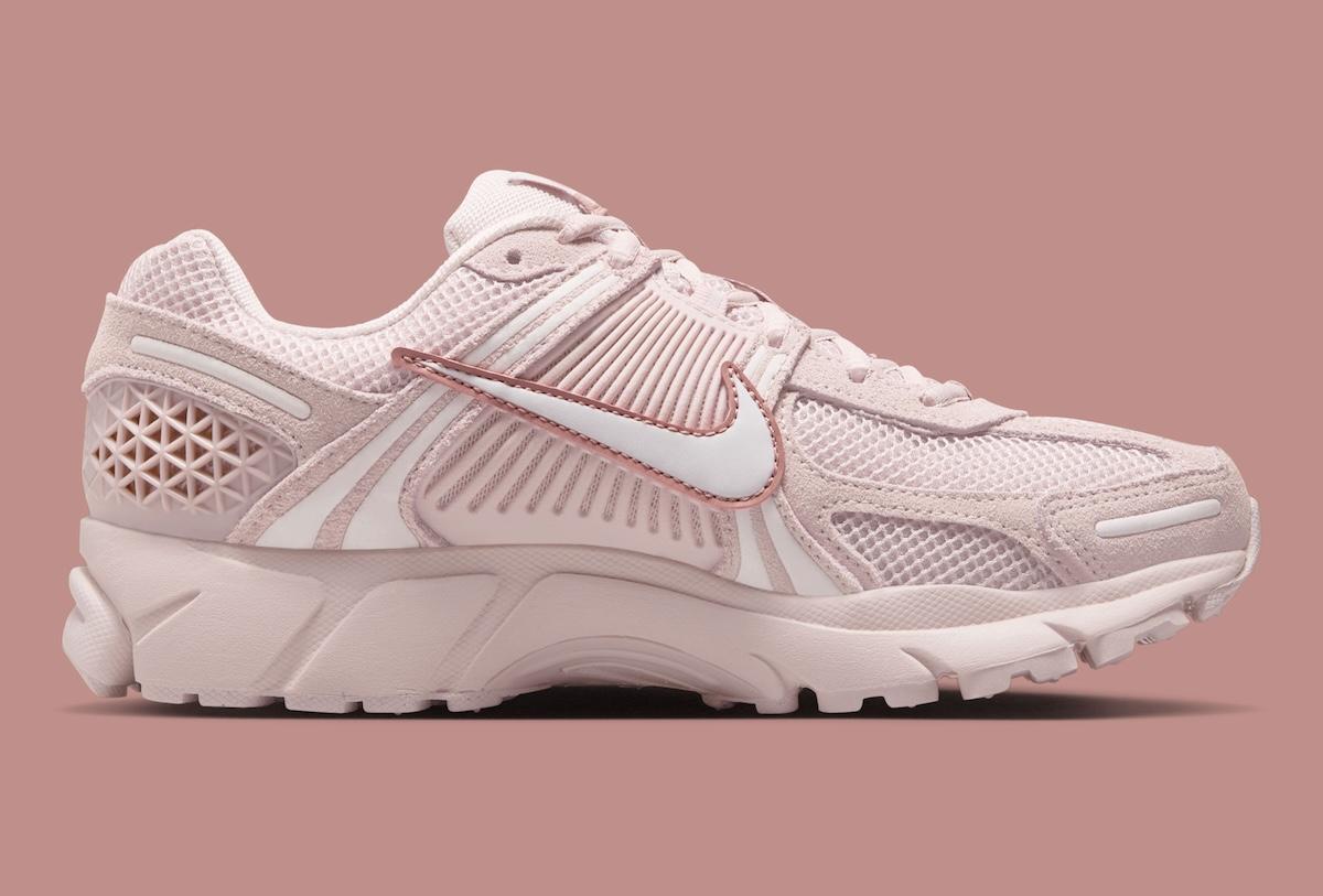 粉紅色調的耐克 Zoom Vomero 5 Nike Zoom Vomero 5, Nike - 粉紅色調的耐克 Zoom Vomero 5