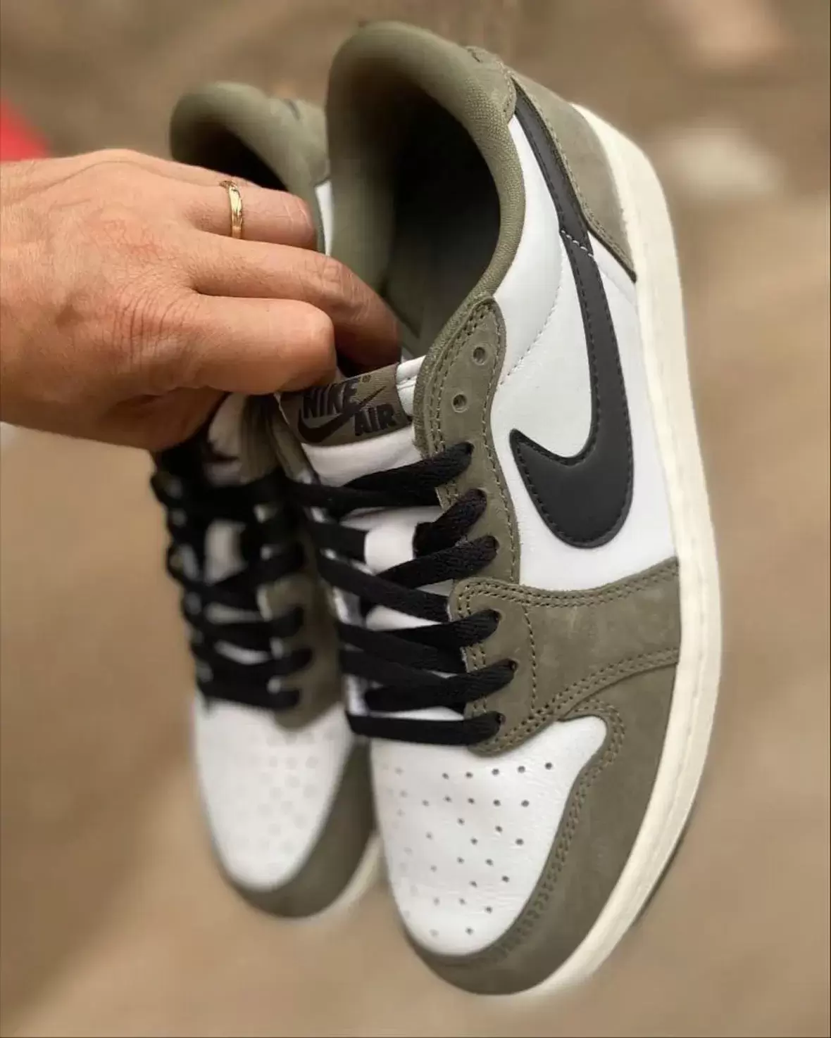 Air Jordan 1 Low, Air Jordan 1, Air Jordan - 第一視角： Air Jordan 1 Low OG "Medium Olive" (2026)Air Jordan 1 Low OG "Medium Olive" (2026)