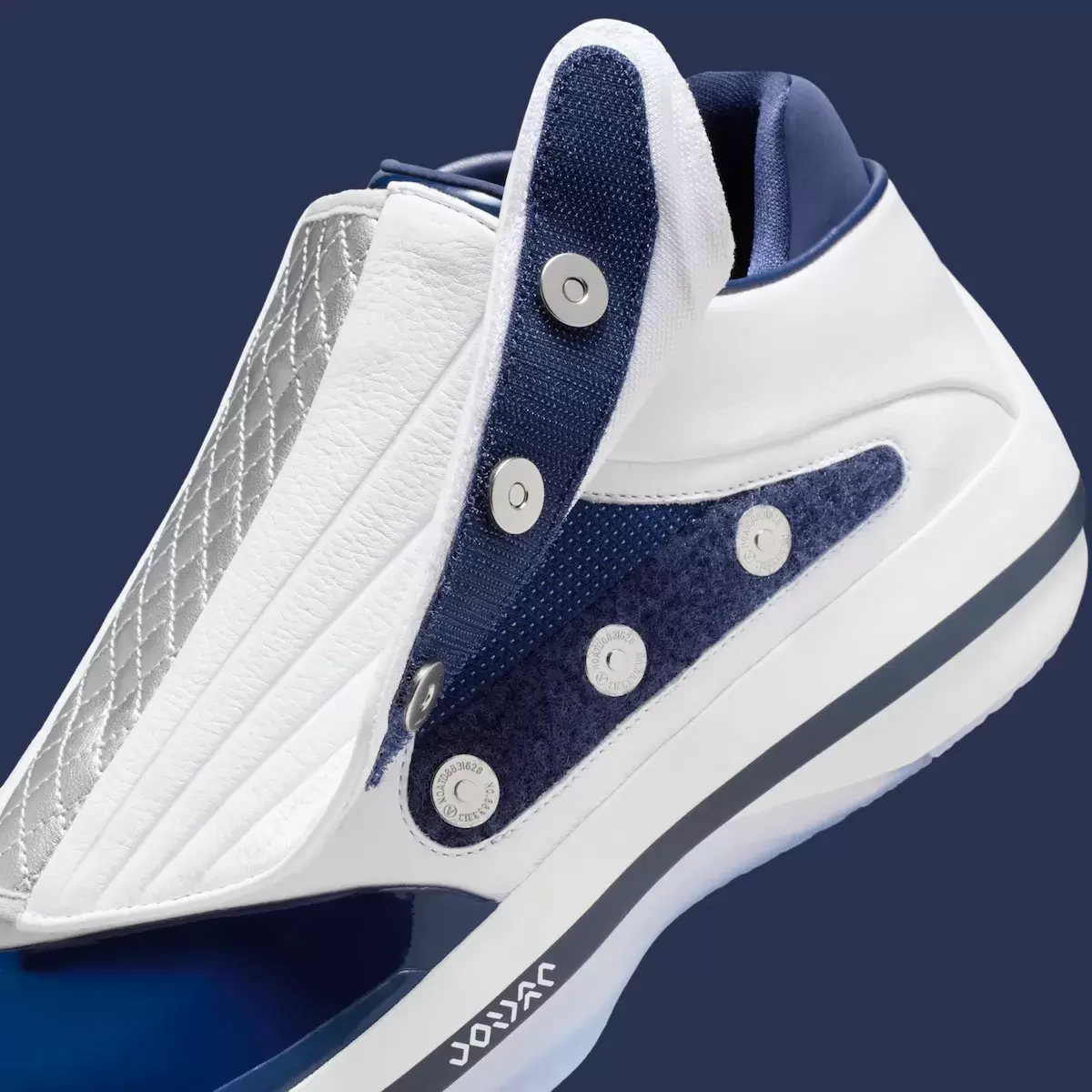 Air Jordan 4016 "Midnight Navy" 融合創新與傳統 Air Jordan 40, Air Jordan 4, Air Jordan 16, Air Jordan - Air Jordan 4016 "Midnight Navy" 融合創新與傳統
