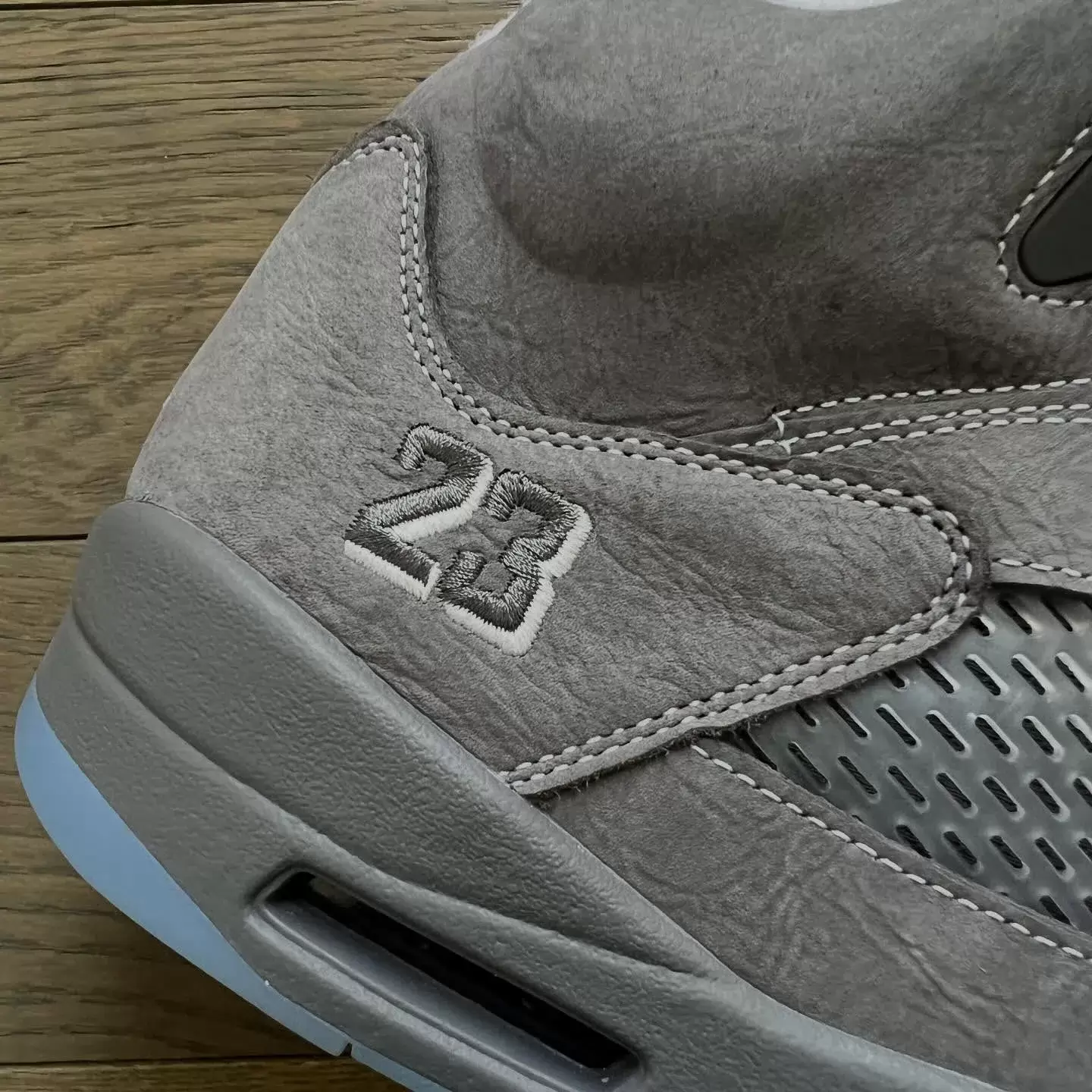 空氣喬丹 5 "狼灰色 "2026 年 1 月發佈 Nike, Jordan Brand, Air Jordan 5 Wolf Grey, Air Jordan 5 - 空氣喬丹 5 "狼灰色 "2026 年 1 月發佈