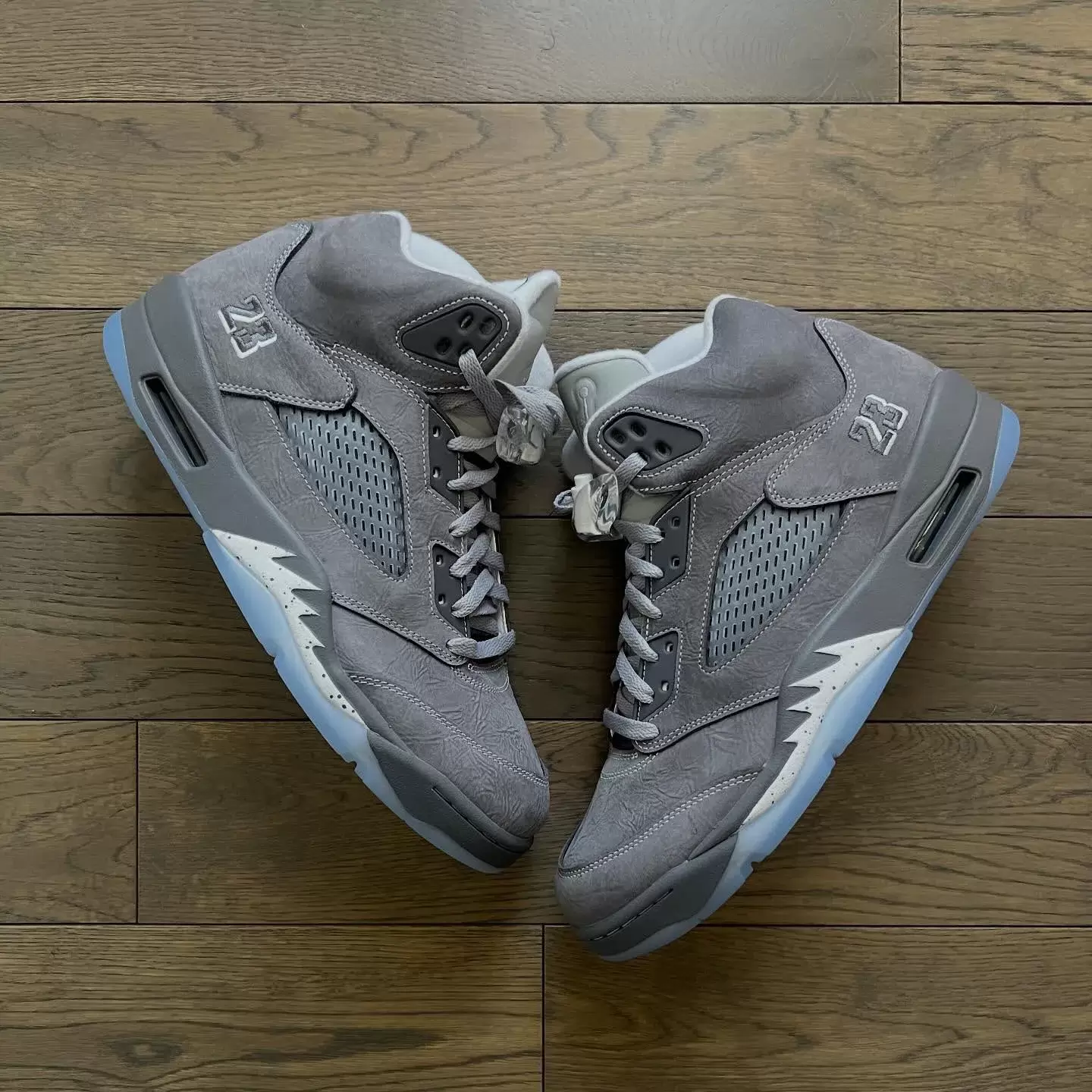空氣喬丹 5 "狼灰色 "2026 年 1 月發佈 Nike, Jordan Brand, Air Jordan 5 Wolf Grey, Air Jordan 5 - 空氣喬丹 5 "狼灰色 "2026 年 1 月發佈