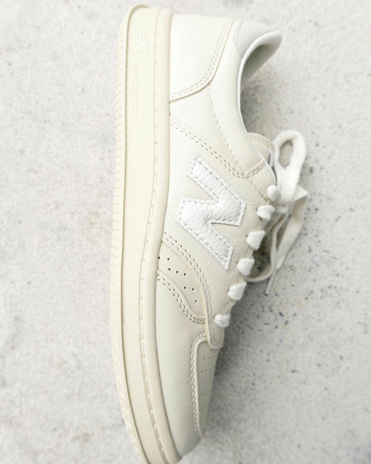 AURALEE x New Balance T500 復古棕色和象牙色款式,重現經典。 New Balance T500, New Balance, AURALEE - AURALEE x New Balance T500 復古棕色和象牙色款式,重現經典。