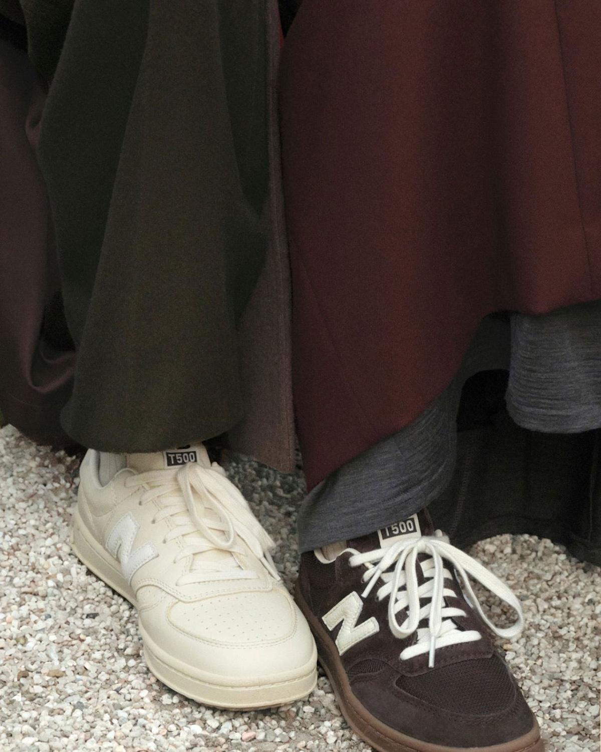 AURALEE x New Balance T500 復古棕色和象牙色款式,重現經典。 New Balance T500, New Balance, AURALEE - AURALEE x New Balance T500 復古棕色和象牙色款式,重現經典。