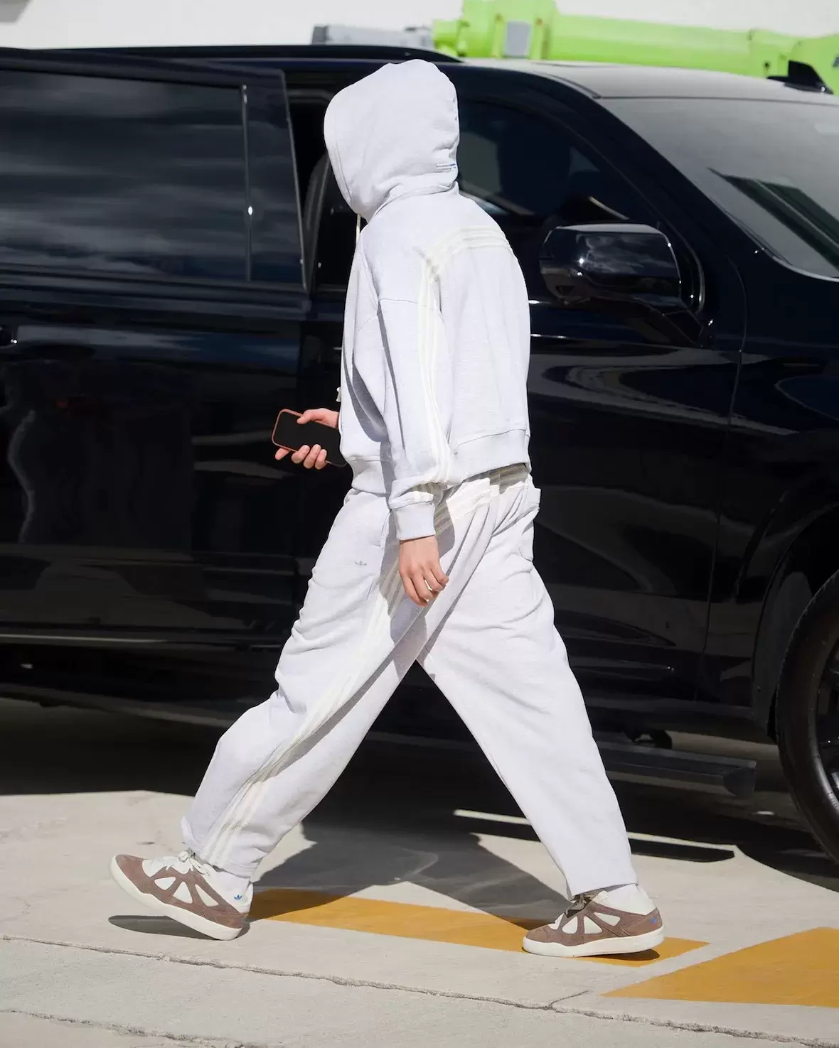 壞兔子被發現穿着阿迪達斯 BadBo 1.0,這是他的首款簽名鞋 Lionel Messi, Bad Bunny, adidas BadBo 1.0, adidas - 壞兔子被發現穿着阿迪達斯 BadBo 1.0,這是他的首款簽名鞋