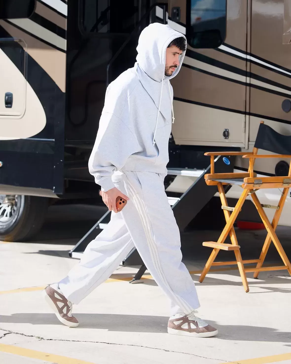 壞兔子被發現穿着阿迪達斯 BadBo 1.0,這是他的首款簽名鞋 Lionel Messi, Bad Bunny, adidas BadBo 1.0, adidas - 壞兔子被發現穿着阿迪達斯 BadBo 1.0,這是他的首款簽名鞋