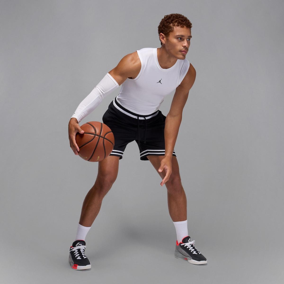 Nike, Jordan Luka .77 - 喬丹-盧卡 .77 "太空領航員 "與鴿子灌籃相似