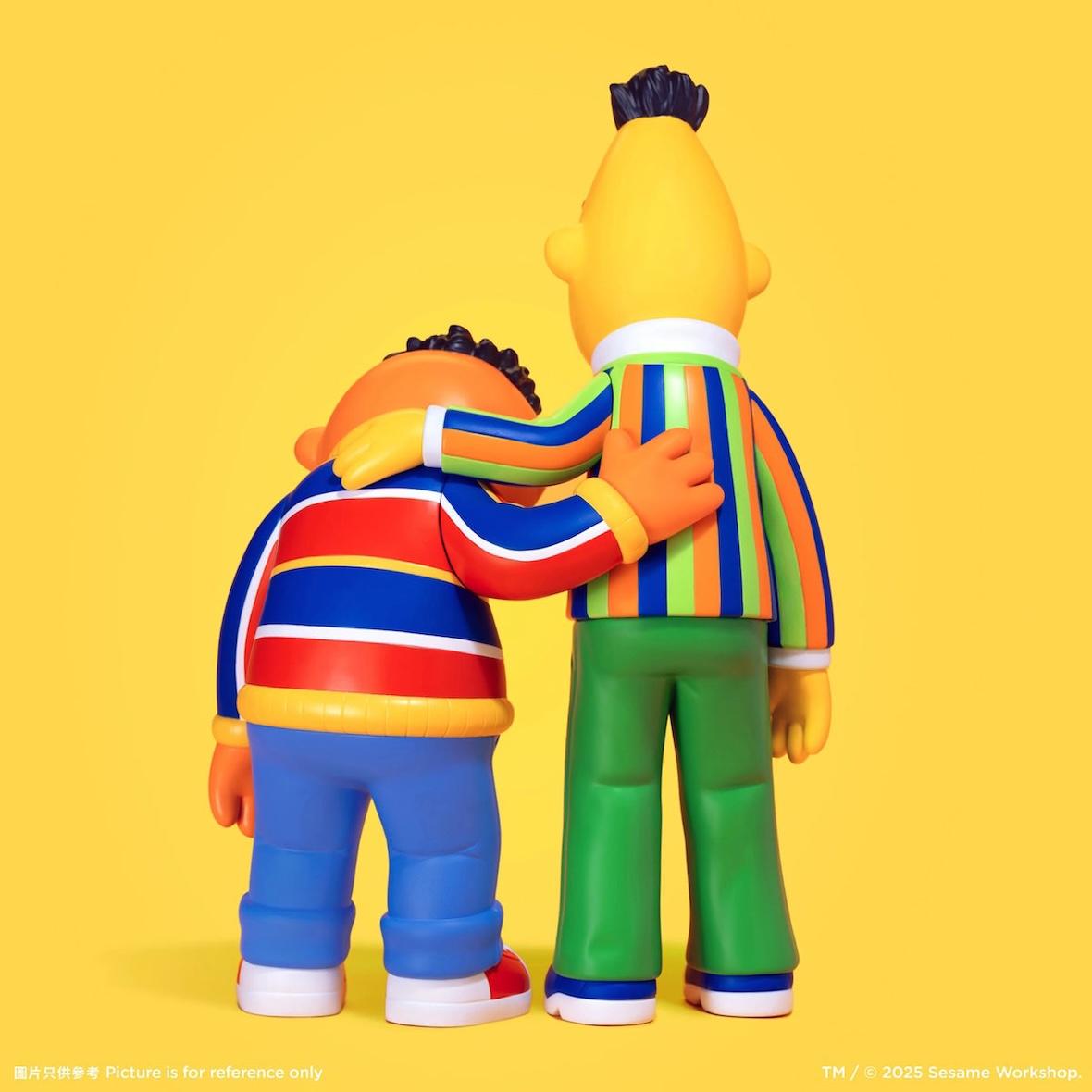 KAWS x 芝麻街搪膠公仔喚醒童年記憶 KAWS - KAWS x 芝麻街搪膠公仔喚醒童年記憶