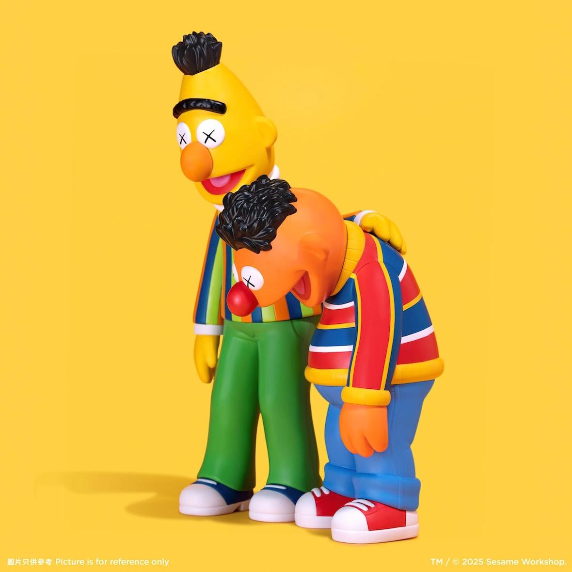 KAWS x 芝麻街搪膠公仔喚醒童年記憶 KAWS - KAWS x 芝麻街搪膠公仔喚醒童年記憶