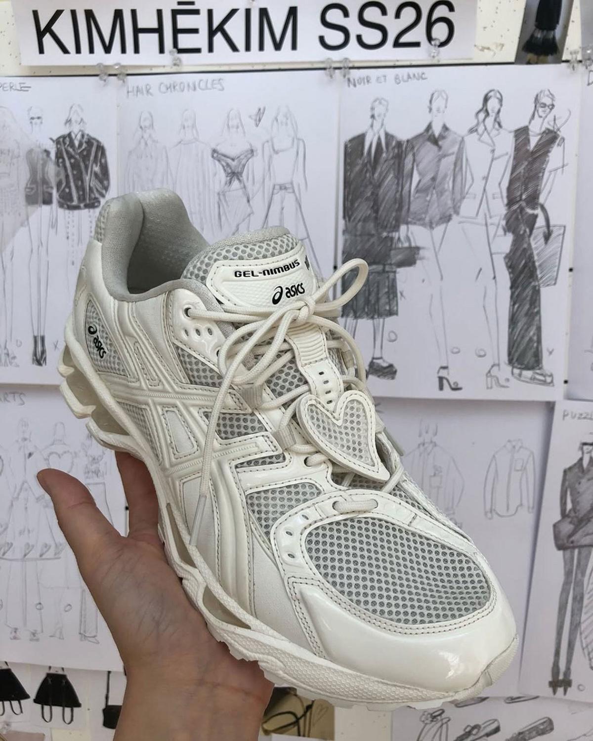ASICS 攜 KIMHĒKIM 的心形裝飾 GEL-Nimbus 10.1 走進天橋 ASICS Gel Nimbus, asics - ASICS 攜 KIMHĒKIM 的心形裝飾 GEL-Nimbus 10.1 走進天橋