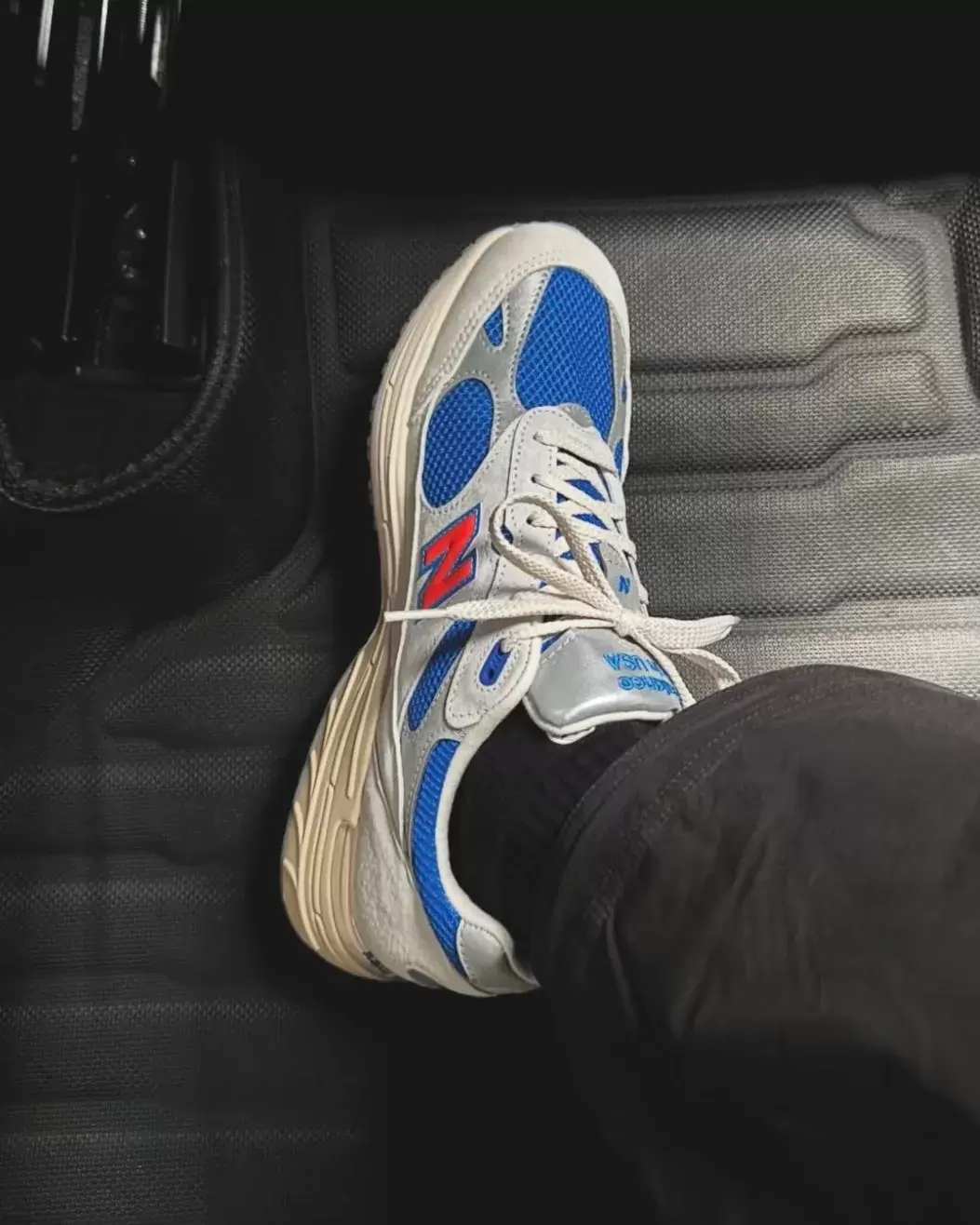 New Balance 993, New Balance, KITH - 羅尼-菲格的 Kith x New Balance 993 "尼克斯 "系列延續 MSG 傳統