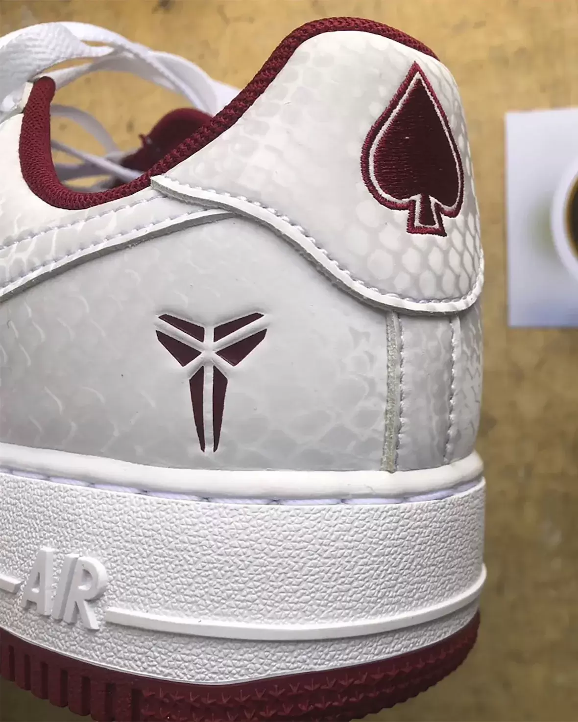 第一眼:科比-布萊恩特 x 耐克 Air Force 1 Low "Lower Merion Aces" (主場) Nike Air Force 1 Low, Nike Air Force 1, Nike, Kobe Bryant Shoes - 第一眼:科比-布萊恩特 x 耐克 Air Force 1 Low "Lower Merion Aces" (主場)