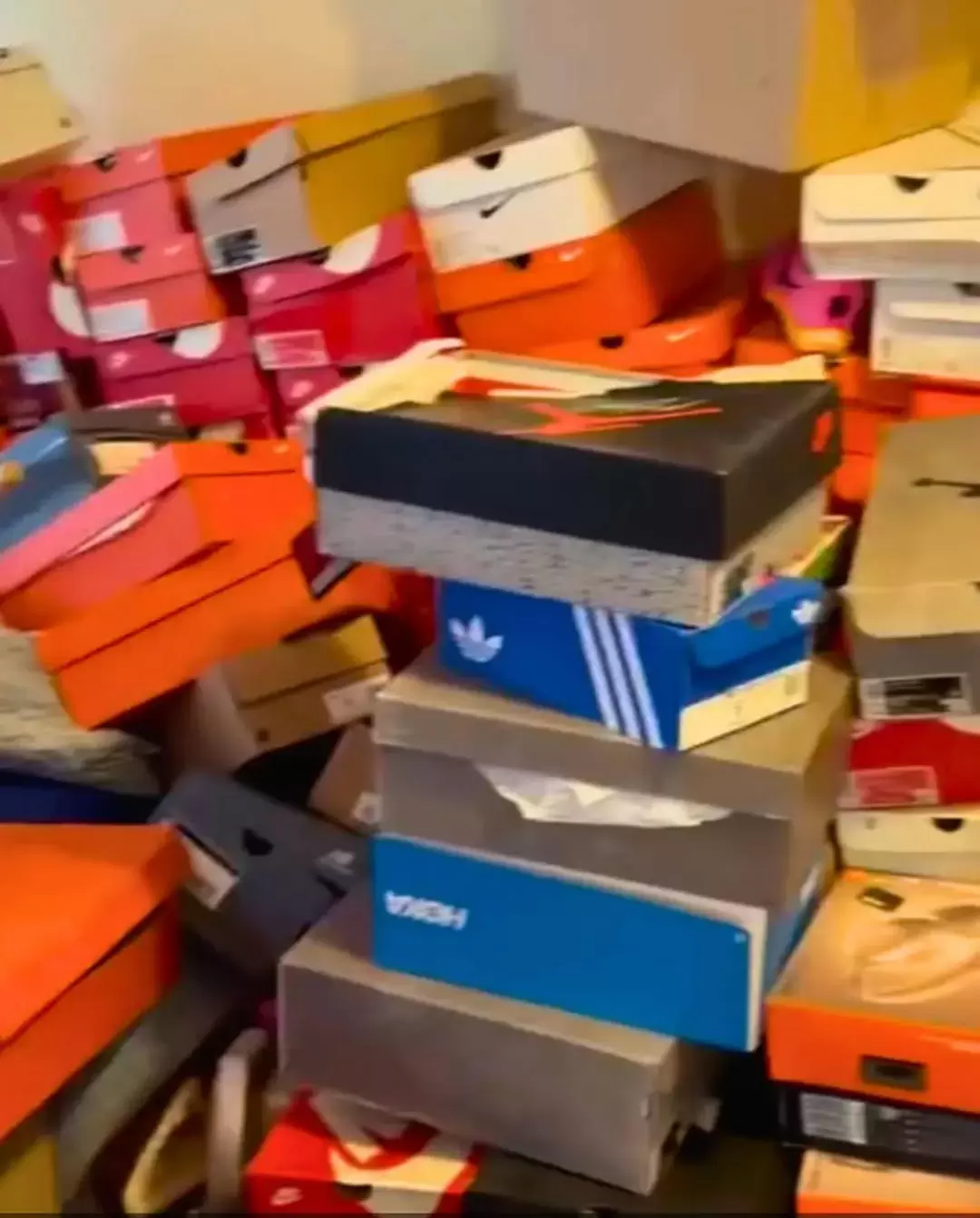 洛杉磯警方在對 CoolKicks LA 進行突襲後追回 146 萬美元的被盜耐克運動鞋 Sneakers, Nike, Air Jordan - 洛杉磯警方在對 CoolKicks LA 進行突襲後追回 146 萬美元的被盜耐克運動鞋