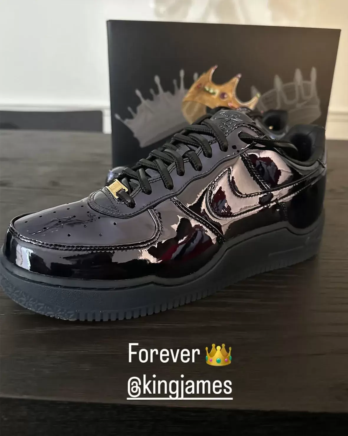 第一眼:勒布朗-詹姆斯 x 耐克空軍一號 "黑色專利" Nike Air Force 1 Low, Nike Air Force 1, Nike, LeBron James Shoes - 第一眼:勒布朗-詹姆斯 x 耐克空軍一號 "黑色專利"