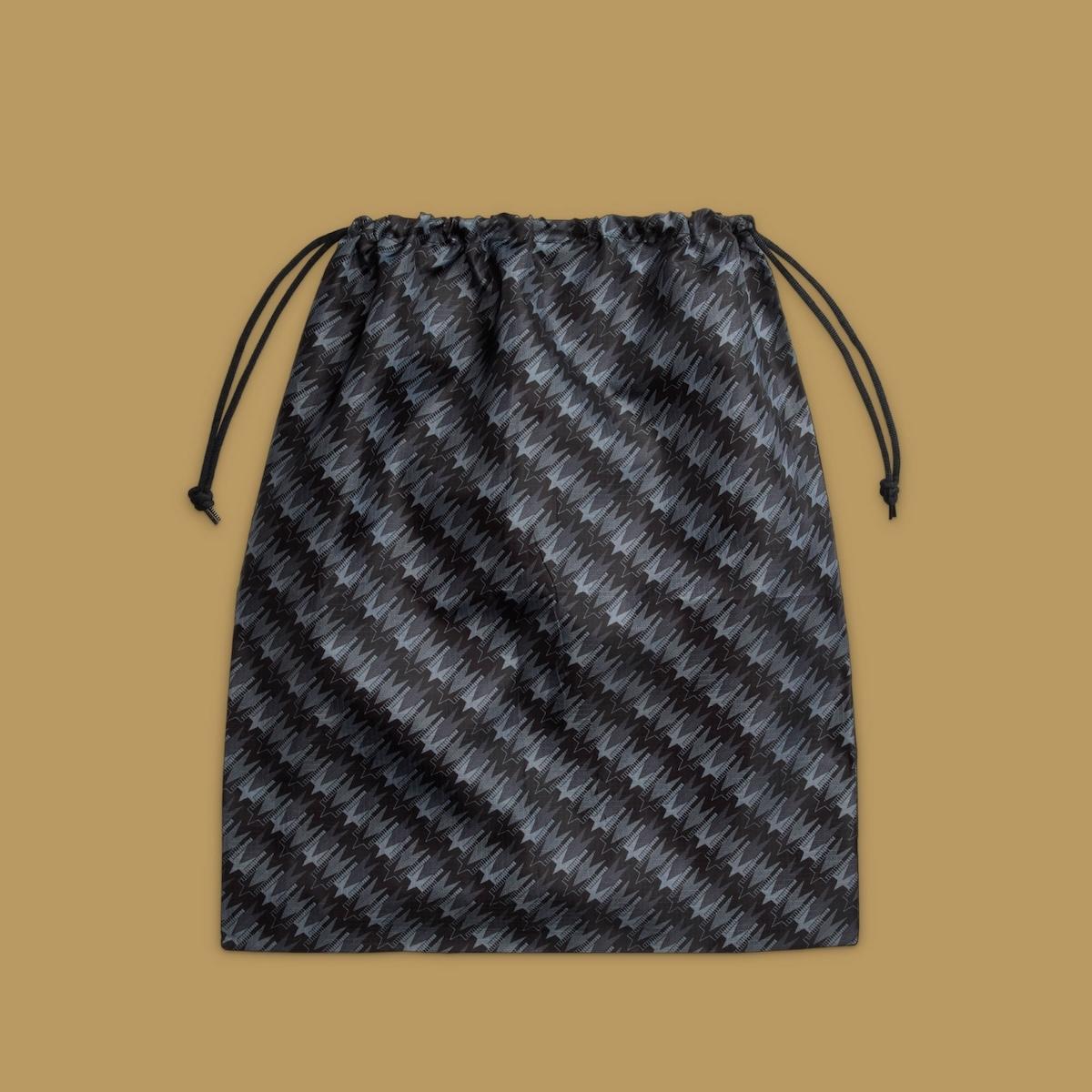 Martine Rose x Nike Shox MR4 將運動與街頭服飾完美融合 Nike Shox, Nike, Martine Rose - Martine Rose x Nike Shox MR4 將運動與街頭服飾完美融合