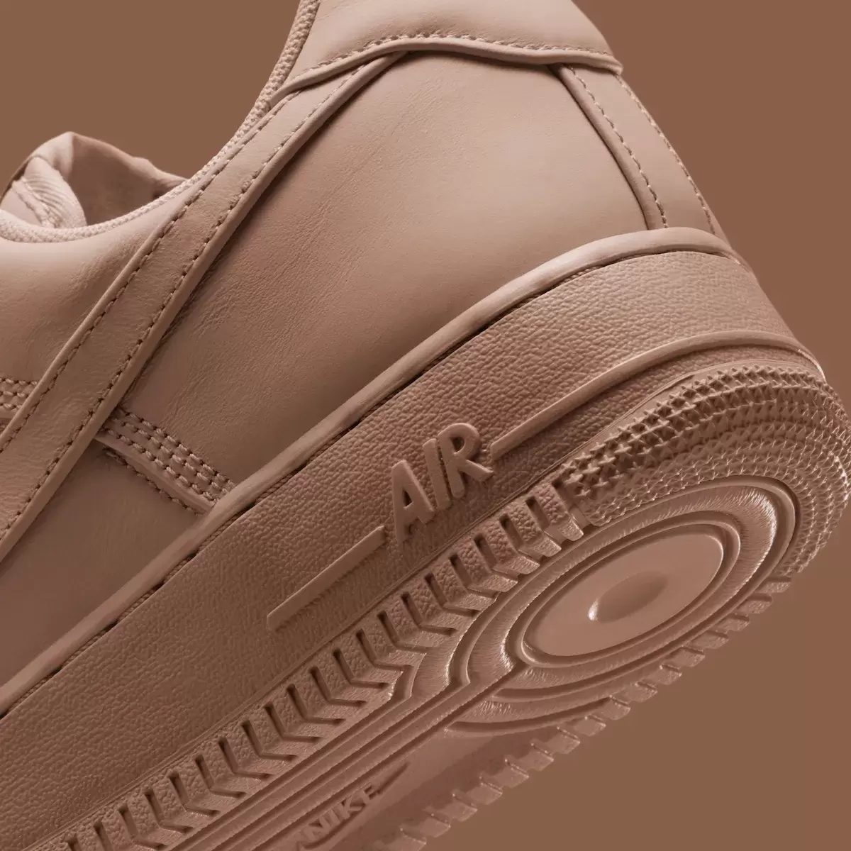 耐克 Air Force 1 Low 採用單色 "Vachetta Tan "外觀 Nike Air Force 1 Low, Nike Air Force 1, Nike - 耐克 Air Force 1 Low 採用單色 "Vachetta Tan "外觀