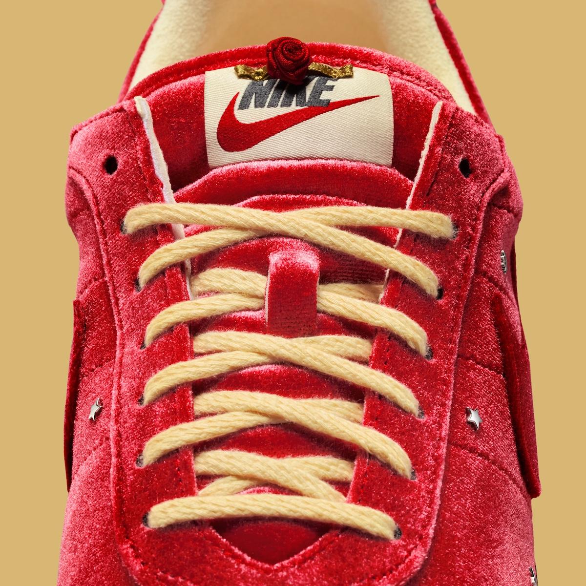耐克 Astro Grabber "紅色天鵝絨 "配以玫瑰和星星 Nike Astro Grabber, Nike - 耐克 Astro Grabber "紅色天鵝絨 "配以玫瑰和星星