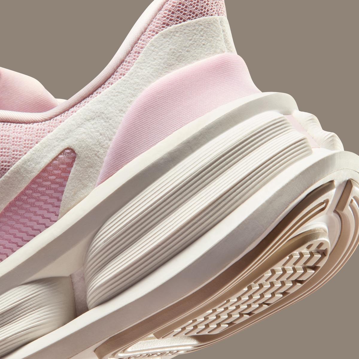 耐克舒適馳騁 2025 年秋季新品亮相,採用 EasyOn 鞋跟設計 Nike Comfort Ride, Nike - 耐克舒適馳騁 2025 年秋季新品亮相,採用 EasyOn 鞋跟設計