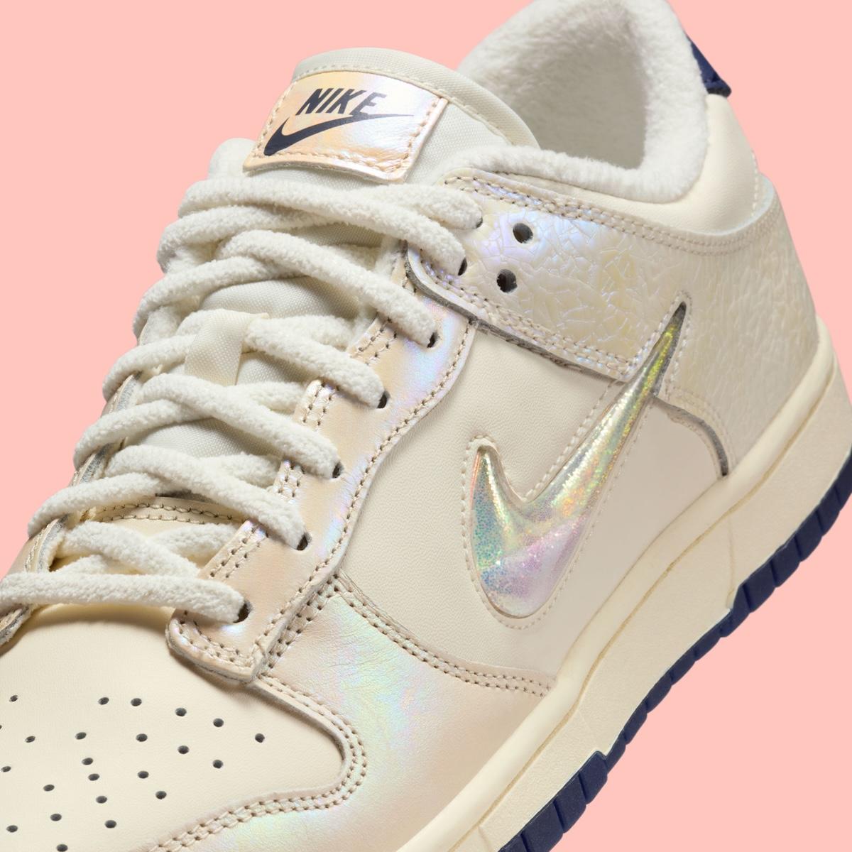 耐克 Dunk Low "軟珍珠 "閃耀寶石 Swoosh Nike Dunk Low, Nike - 耐克 Dunk Low "軟珍珠 "閃耀寶石 Swoosh