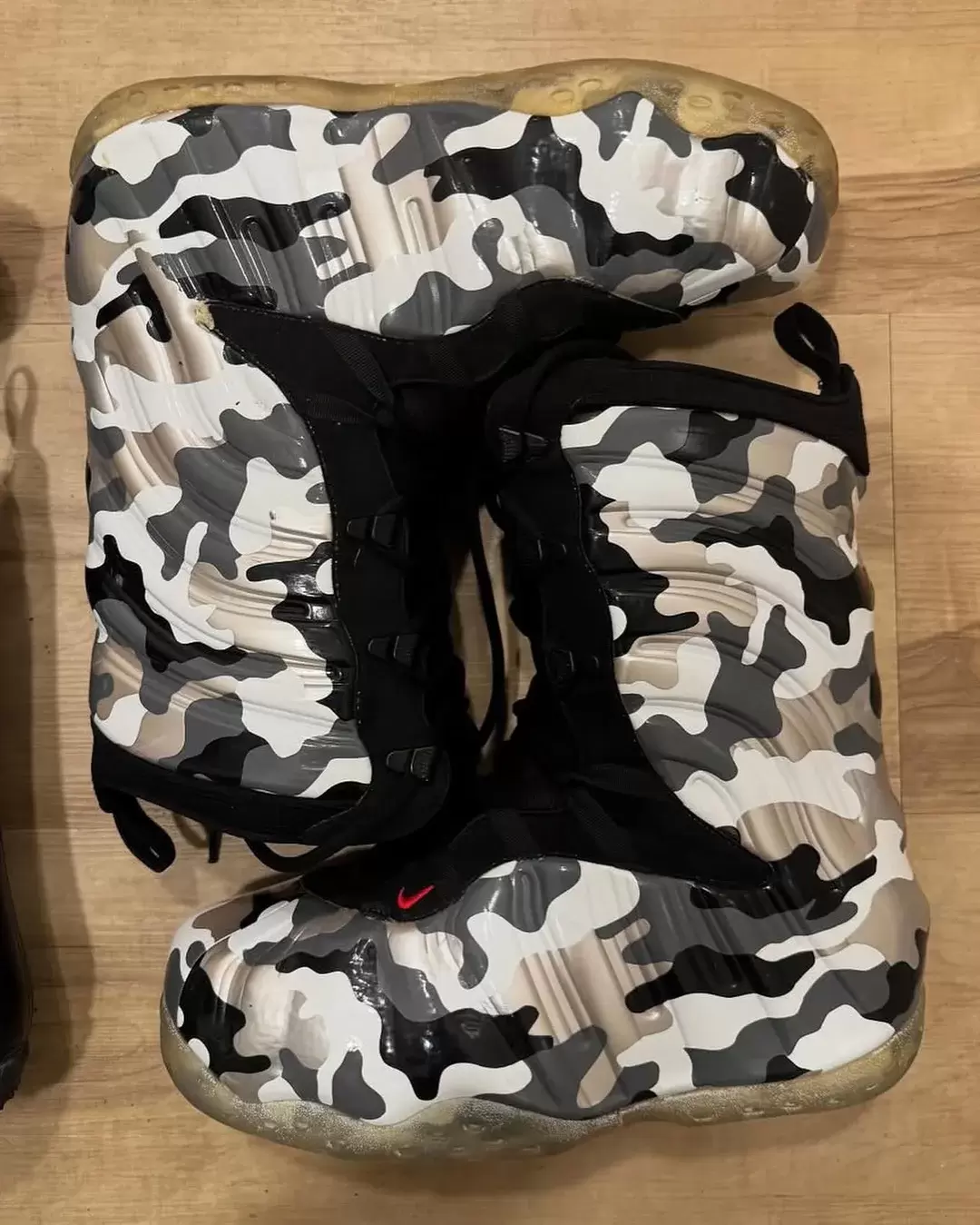 Nike Air Foamposite One, Nike - 耐克 Foamposite 單板滑雪靴樣品重見天日