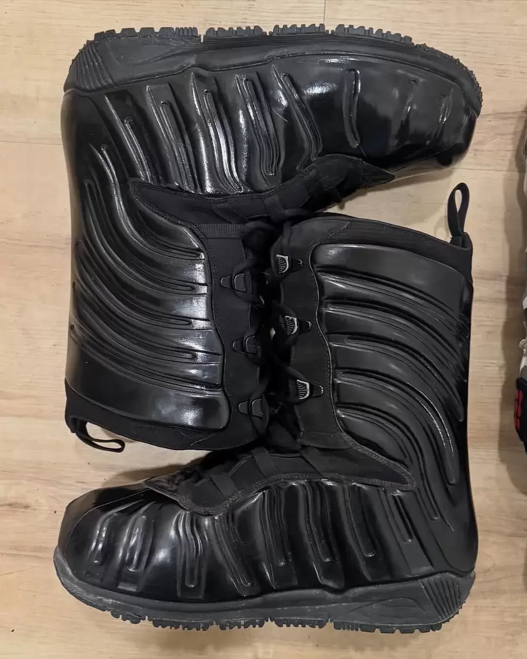 Nike Air Foamposite One, Nike - 耐克 Foamposite 單板滑雪靴樣品重見天日
