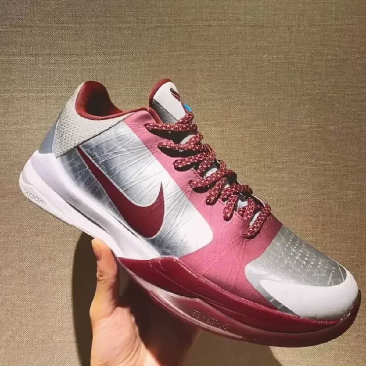 耐克科比 5 Protro "Lower Merion Aces Away" 2026 年 3 月發佈 Sneakers, Nike Kobe 5 Protro, Nike Kobe 5, Nike - 耐克科比 5 Protro "Lower Merion Aces Away" 2026 年 3 月發佈