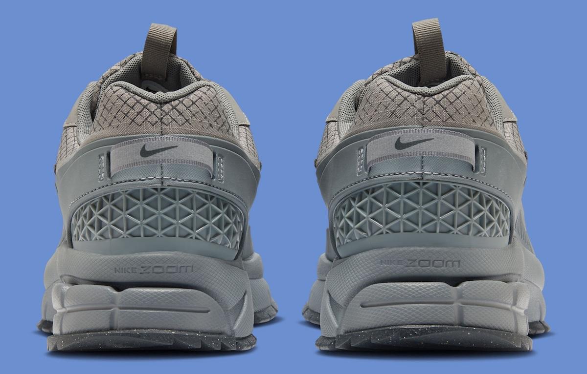 耐克 Zoom Vomero 5 Roam "金屬錫 "是 2025 年秋季必備的科技服飾 Nike Zoom Vomero 5, Nike - 耐克 Zoom Vomero 5 Roam "金屬錫 "是 2025 年秋季必備的科技服飾