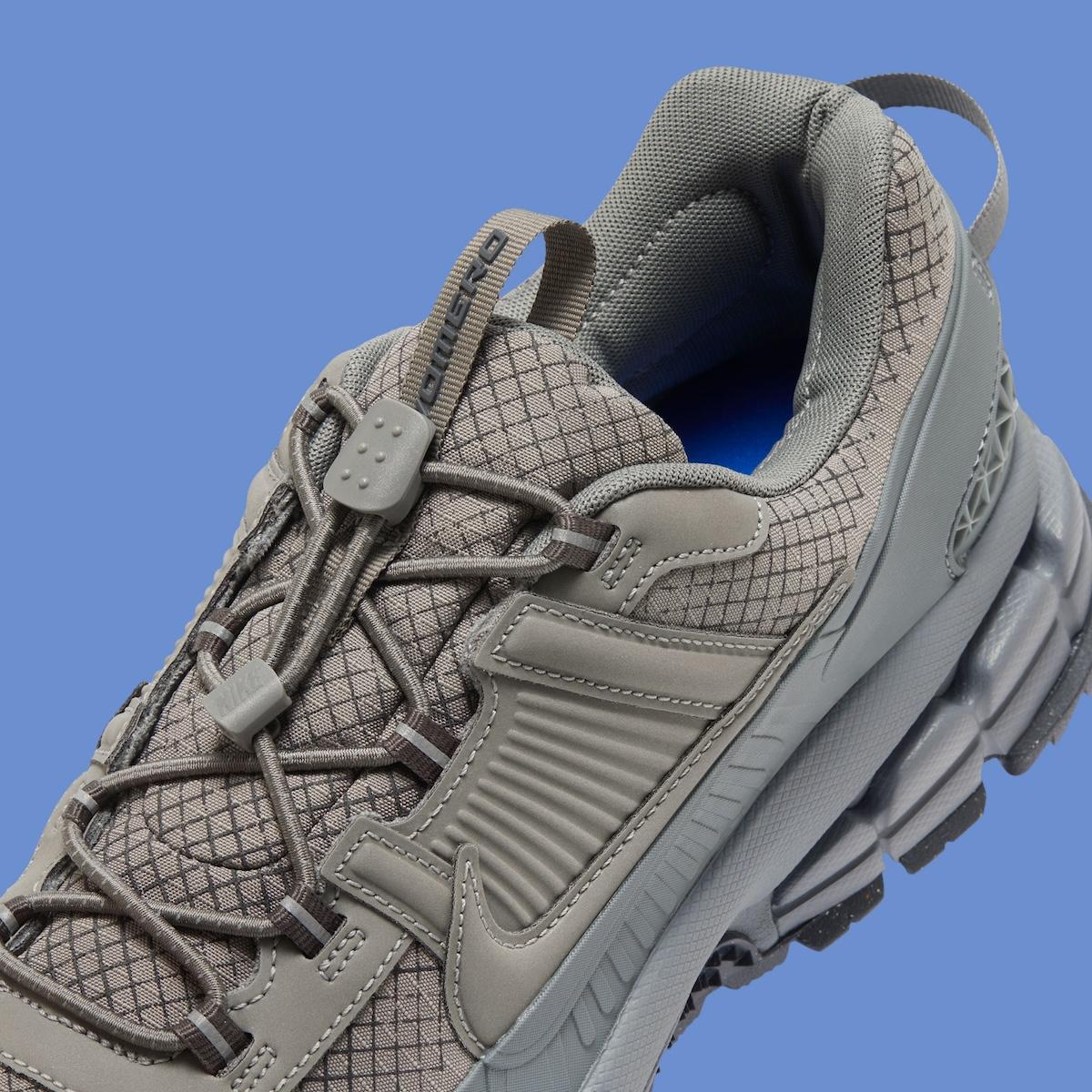 耐克 Zoom Vomero 5 Roam "金屬錫 "是 2025 年秋季必備的科技服飾 Nike Zoom Vomero 5, Nike - 耐克 Zoom Vomero 5 Roam "金屬錫 "是 2025 年秋季必備的科技服飾